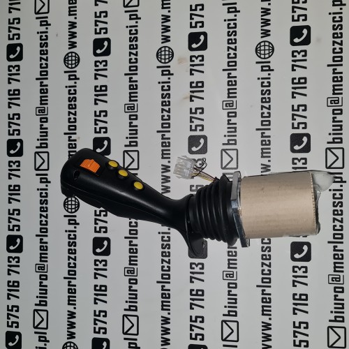 123183 Merlo joystick (4).jpg
